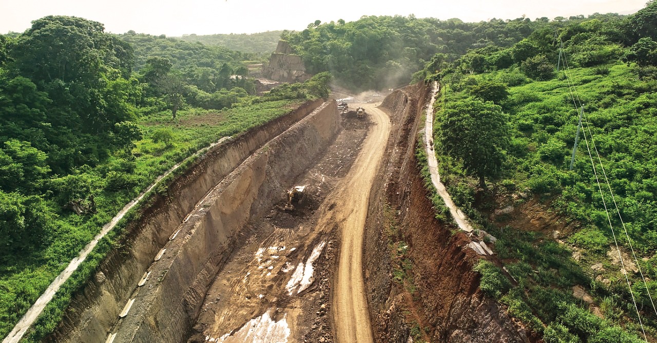 Nuevo fraccionamiento de roca en zona construcción By Pass de La Libertad