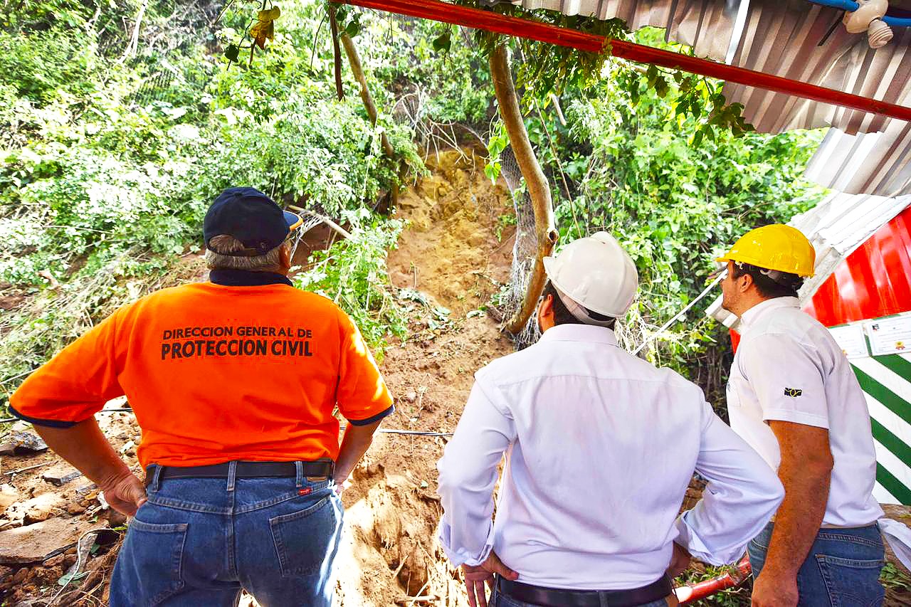 MOP y expertos de Japón inspeccionan desprendimiento de rocas en Carretera a Los Chorros