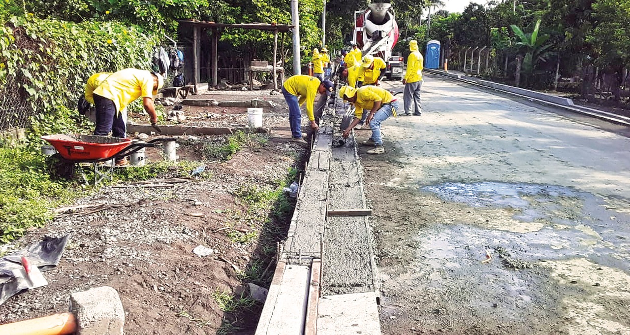 Obras de pavimentación en ruta San Marcos Lempa a Desvío El Zamorán, Jiquilisco, Usulután