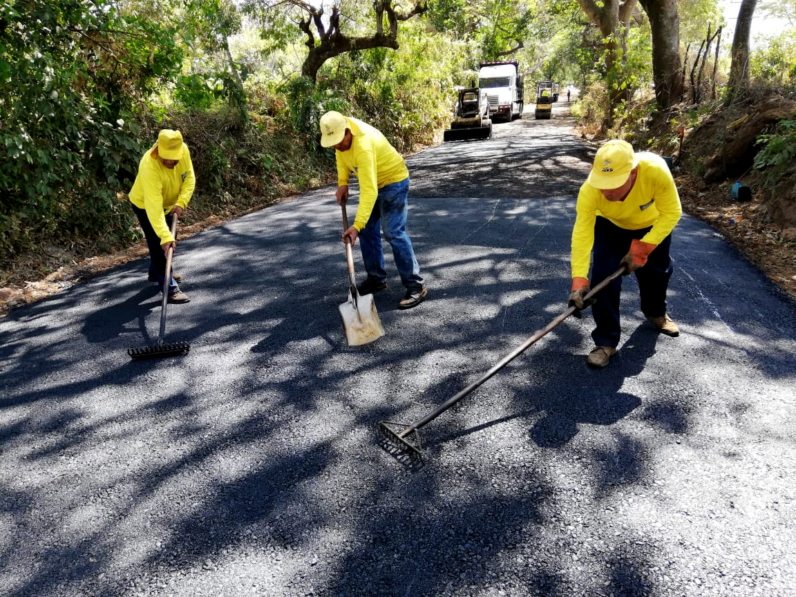 Inicia pavimentación de 1.8 kilómetros de calle a Hacienda La Labor, Ahuachapán