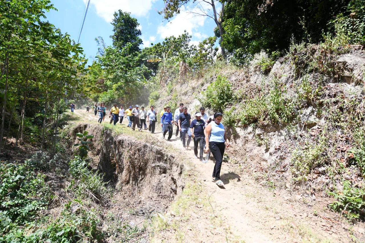 MOP mejora dos kilómetros de calle Cantón El Zapote Arriba, Ayutuxtepeque, San Salvador